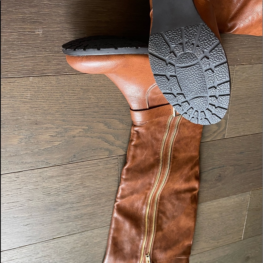 Womens riding boots. Caramel color